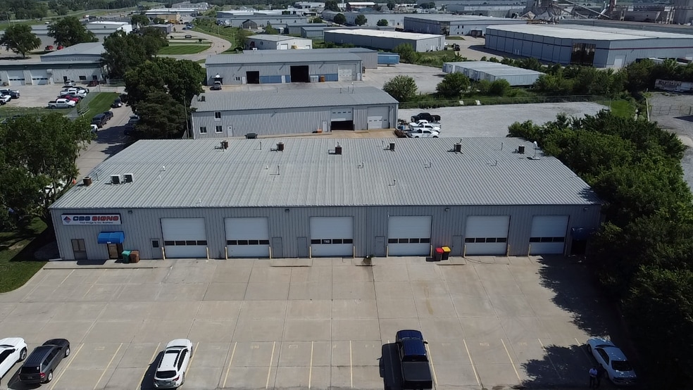 More Photos Of 5300 N 57th St, Lincoln Light Distribution For Lease