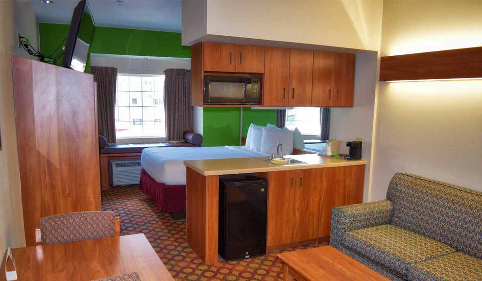 More Photos Of 355 E Goodnight Ave, Aransas Pass Hotel For Sale