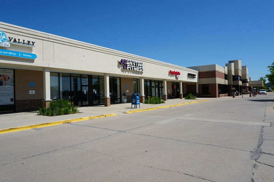 More Photos Of 1201-1311 4th St SW, Waverly Unknown For Lease