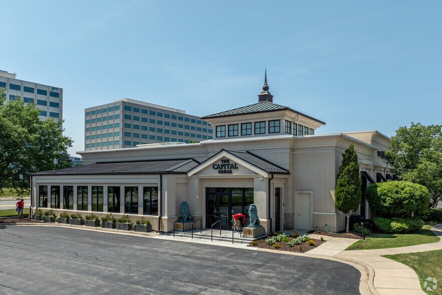 More Photos Of 87 Yorktown Shopping Ctr, Lombard Restaurant For Sale