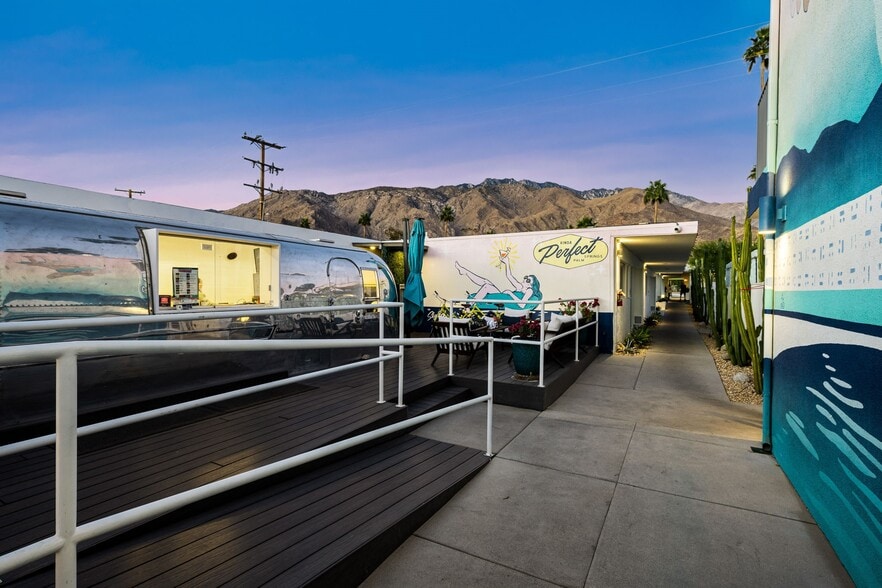 More Photos Of 1466 N Palm Canyon Dr, Palm Springs Hotel For Lease