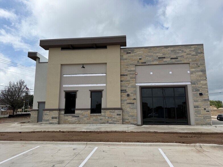 More Photos Of 1012 Municipal Dr, Leander Storefront For Sale