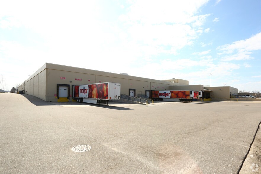 More Photos Of 2333 S Center Rd, Burton Supermarket For Lease