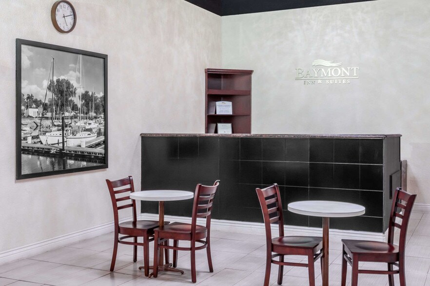More Photos Of 215 E Walworth Ave, Delavan Hotel For Sale