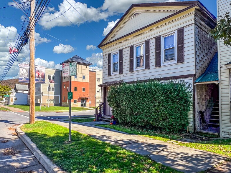 More Photos Of 153 Main St, Delhi Apartments For Sale