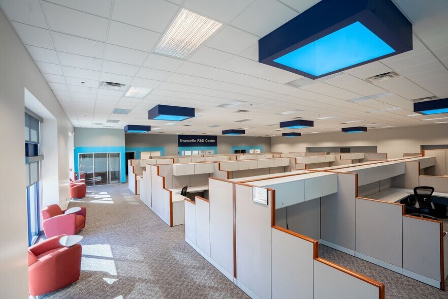 More Photos Of 900 W Indiana St, Evansville Distribution For Lease