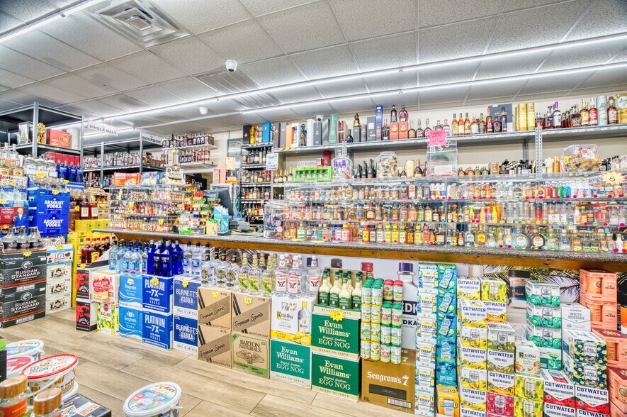 More Photos Of 207 Cedar Springs Rd, Spartanburg Freestanding For Sale