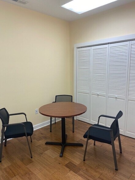 More Photos Of 5722 Hickory Plaza Dr, Nashville Office For Lease