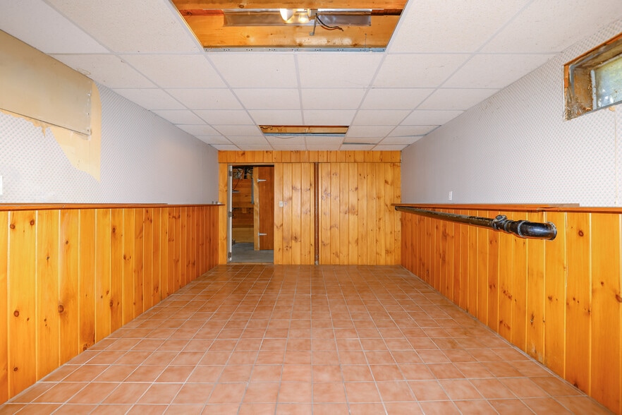 More Photos Of 199 Main St, Shrewsbury Specialty For Sale