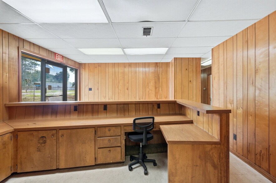 More Photos Of 197 S Redmond Rd, Jacksonville Warehouse For Sale