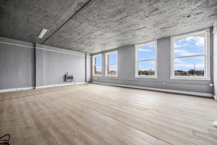 More Photos Of 9008 Grand River Ave, Detroit Specialty For Sale