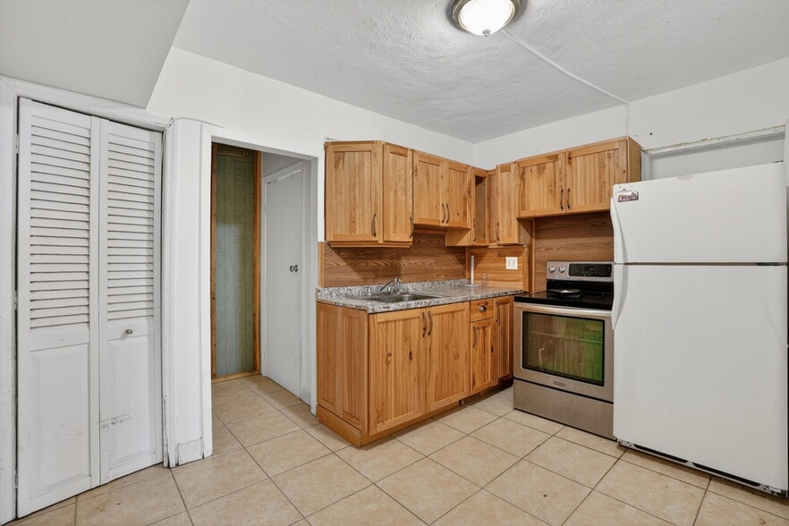 More Photos Of 5925 SW 64th St, South Miami Multifamily For Sale