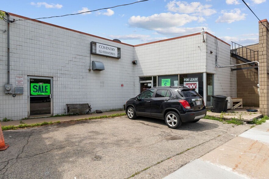 More Photos Of 516 W College Ave, Appleton Storefront Retail Office For Lease