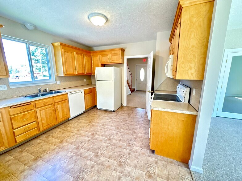 More Photos Of 90 S Main St, East Windsor Office For Sale