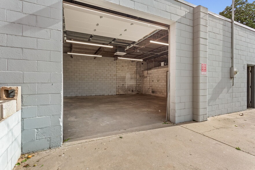 More Photos Of 1128 S Elgin Ave, Tulsa Warehouse For Lease