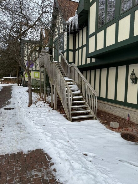 More Photos Of 2359 Joslyn Ct, Lake Orion Office For Lease