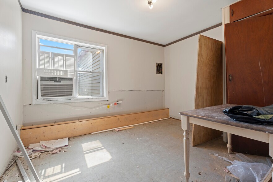 More Photos Of 300 Range St, Marshall Multifamily For Sale