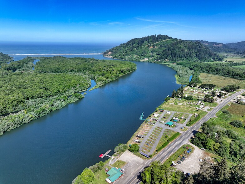 Primary Photo Of 17581 US Highway 101 N, Klamath Trailer Camper Park For Sale