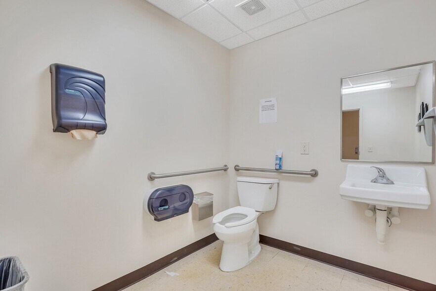 More Photos Of 11706 Mercy Blvd, Savannah Medical For Lease