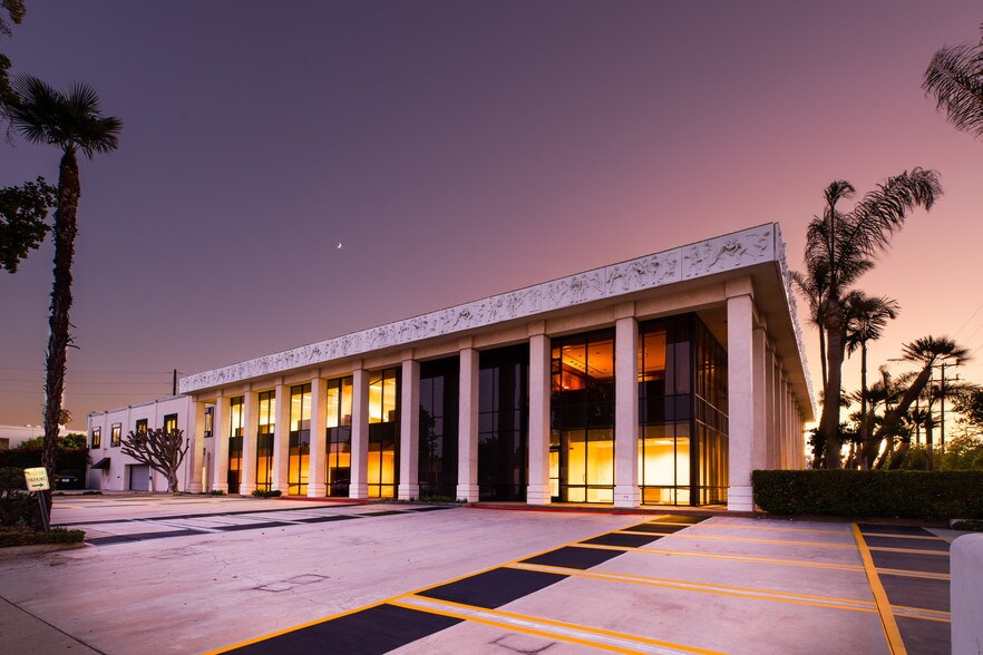 More Photos Of 21100 Erwin St, Woodland Hills Office For Sale