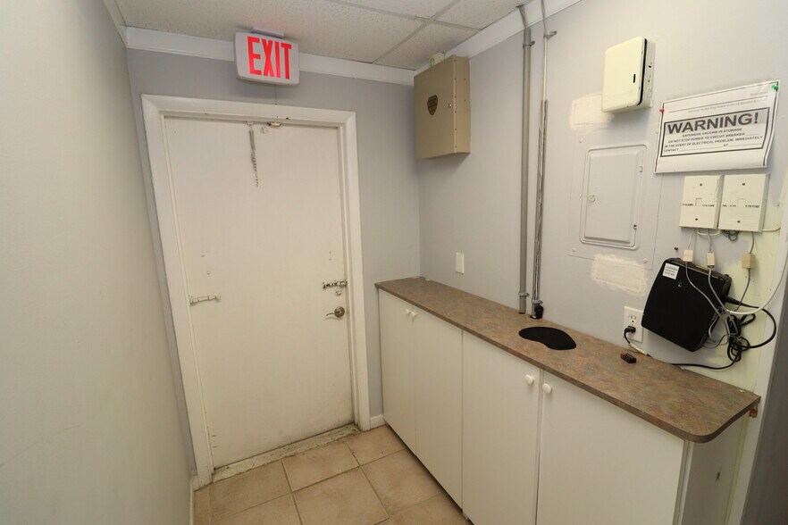 More Photos Of 6731-6765 Sunset Strip, Sunrise General Retail For Sale