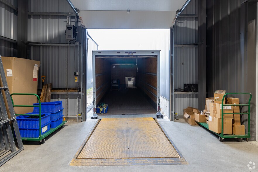 More Photos Of 9B Puzzle Ln, Newton Warehouse For Lease