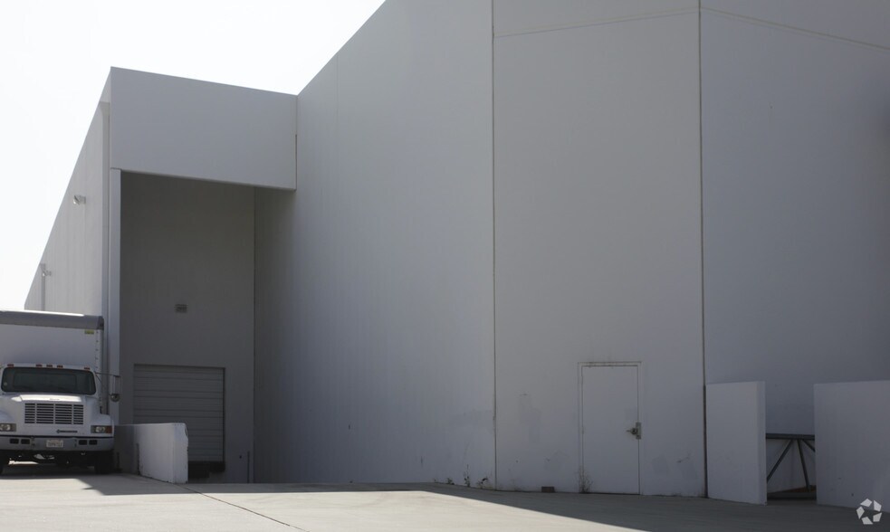 More Photos Of 10730 Bell Ct, Rancho Cucamonga Warehouse For Lease