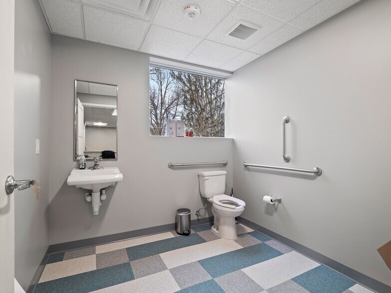 More Photos Of 25300 Lorain Rd, North Olmsted Medical For Lease