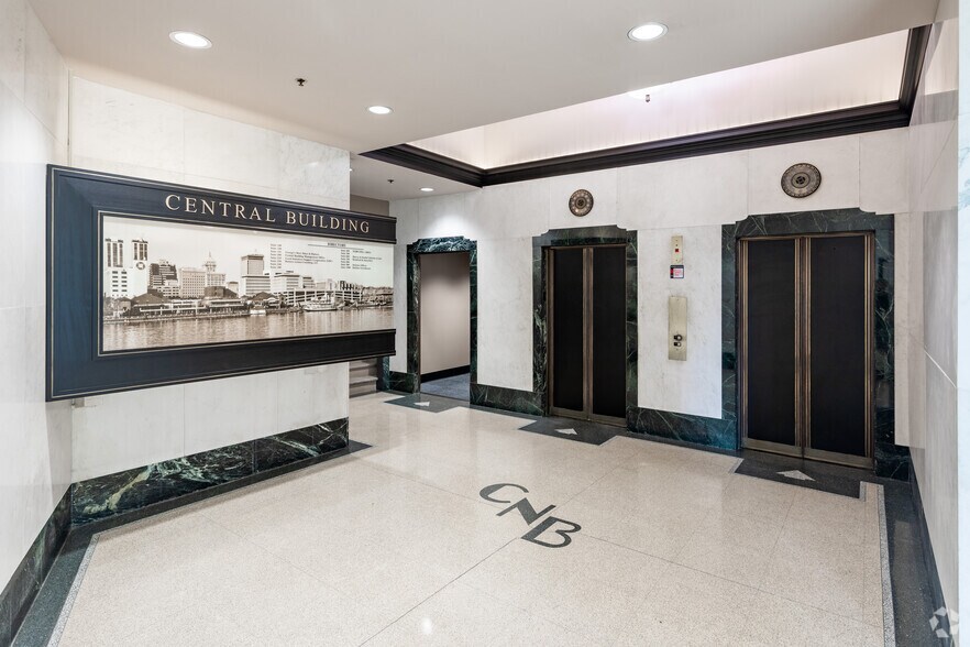 More Photos Of 101 SW Adams St, Peoria Office For Lease