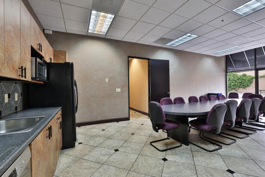 More Photos Of 1160 Mountain View Alviso Rd, Sunnyvale Office For Lease