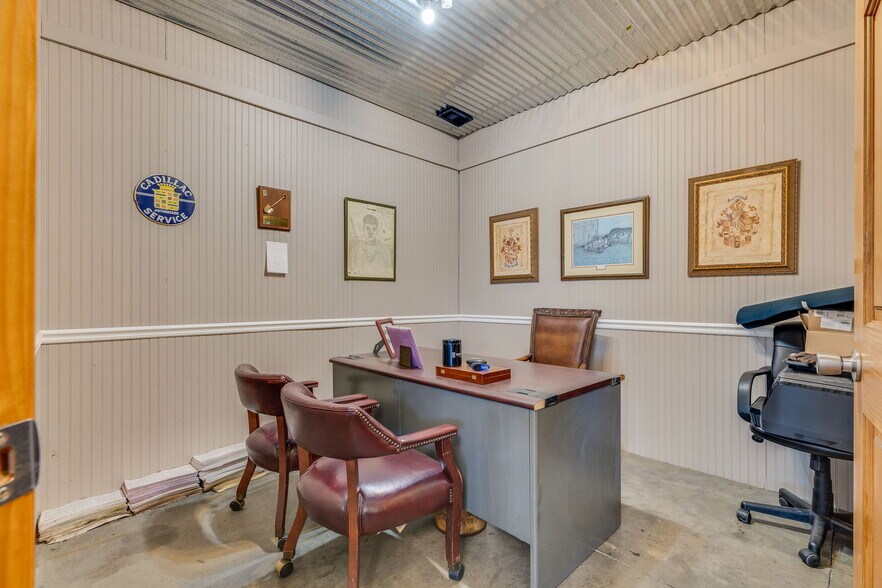 More Photos Of 710 Volunteer Pky, Bristol Storefront Retail Office For Sale