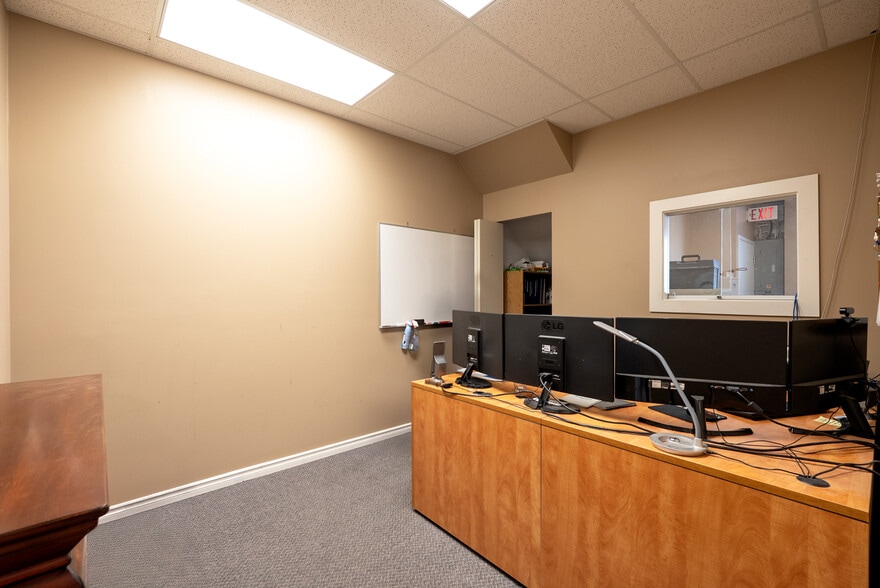 More Photos Of 5492 Production Blvd, Surrey Warehouse For Sale