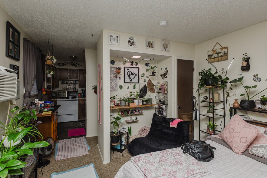 More Photos Of 401 E Avenue A, Hutchinson Apartments For Sale