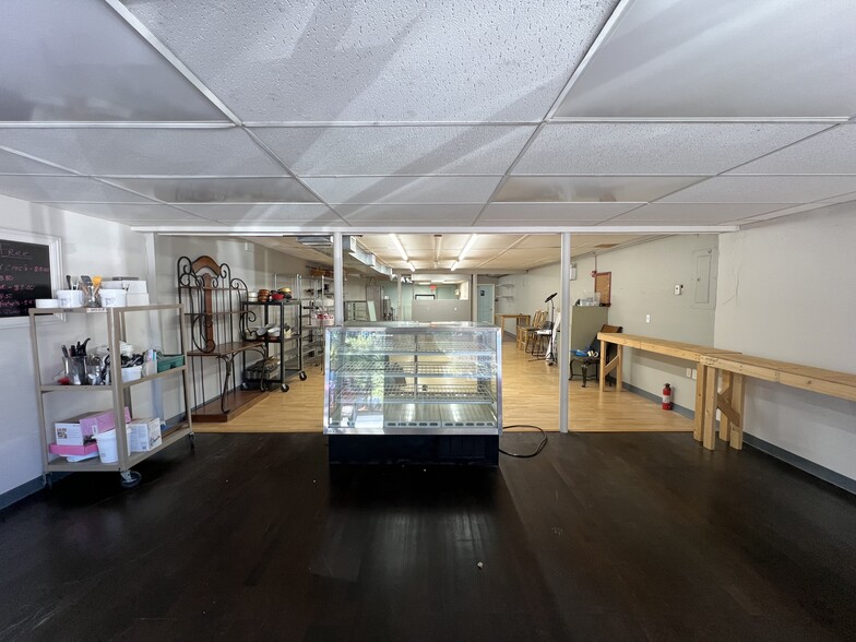 More Photos Of 128 Pleasant View Ave, Smithfield Freestanding For Lease