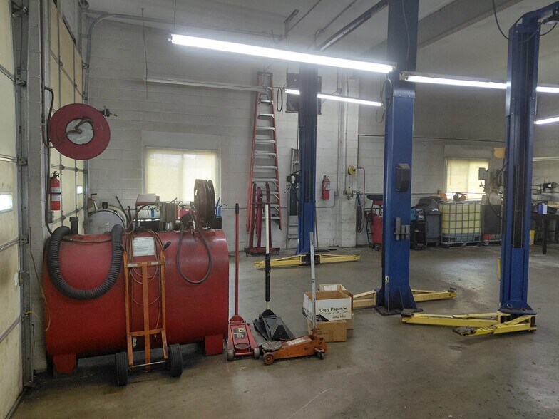 More Photos Of 2011 Woodson Rd, Saint Louis Auto Repair For Sale
