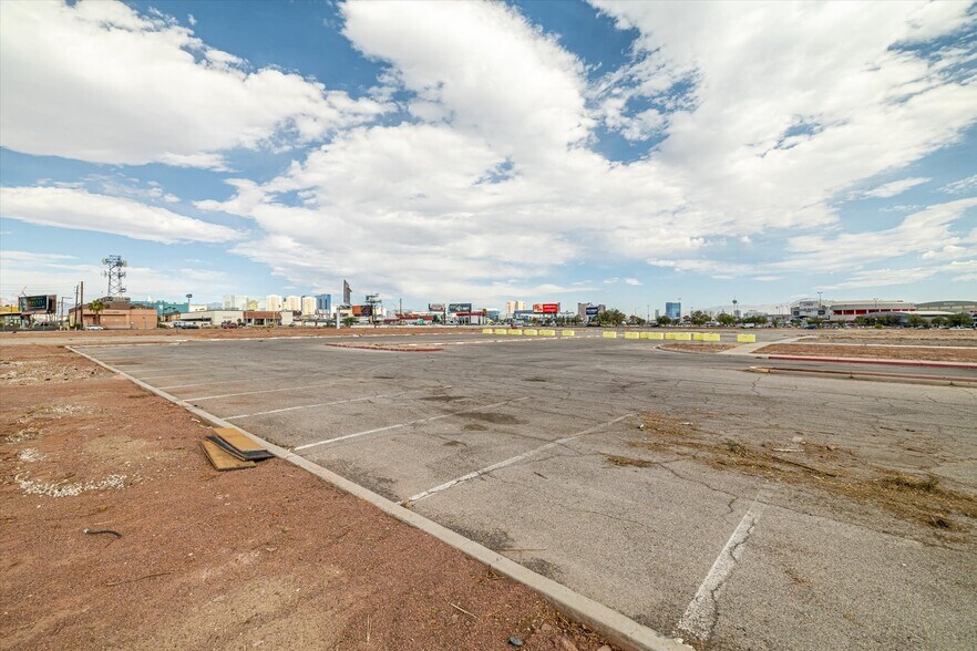 More Photos Of 851 E Tropicana Ave, Las Vegas Land For Sale