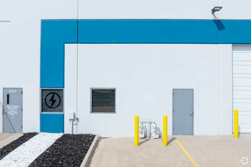 More Photos Of 5347-5353 Sherman St, Denver Warehouse For Lease