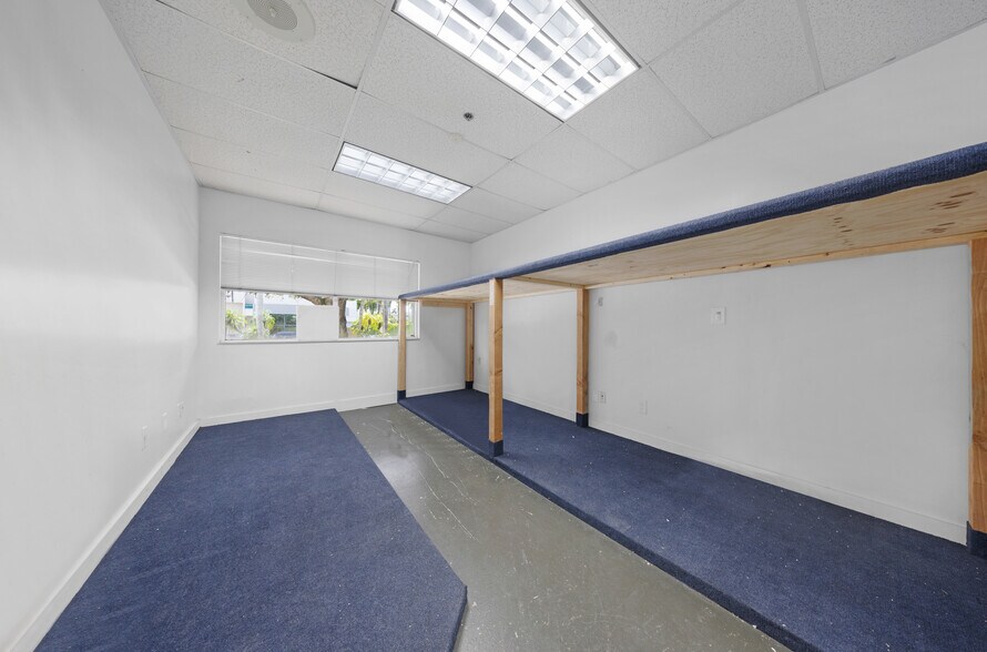 More Photos Of 2601 NW 105th Ave, Miami Warehouse For Sale