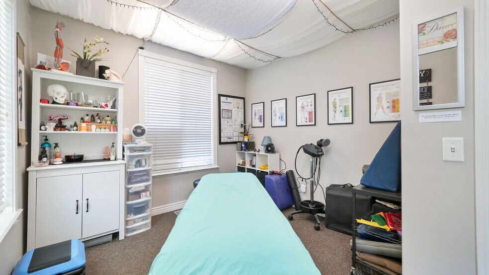 More Photos Of 891 W Baxter Dr, South Jordan Office For Sale