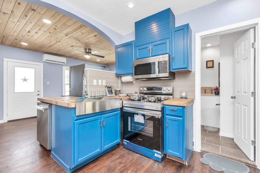 More Photos Of 915 8th St, Galveston Apartments For Sale