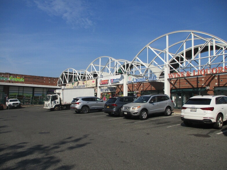 More Photos Of 43-02 Ditmars Blvd, Astoria Unknown For Lease