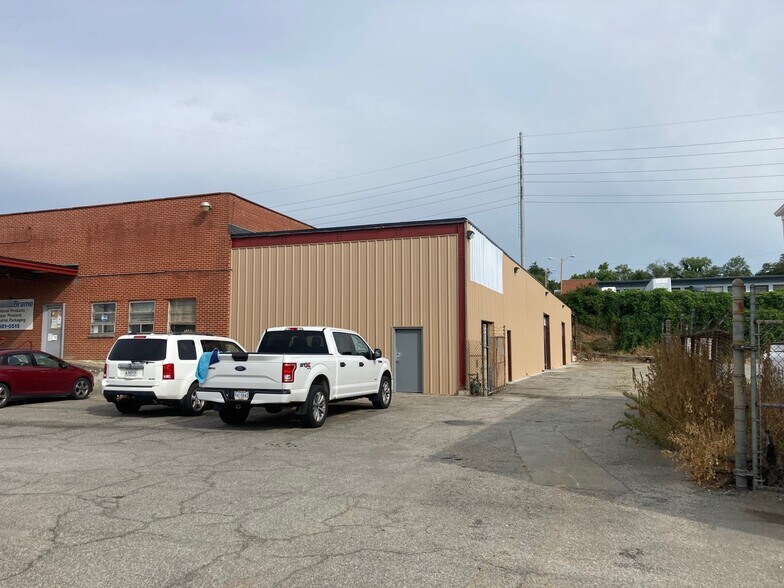 More Photos Of 901 11th St NE, Roanoke Warehouse For Lease