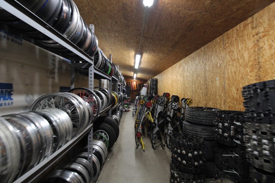 More Photos Of 585 S Main St, Central Square Auto Dealership For Sale