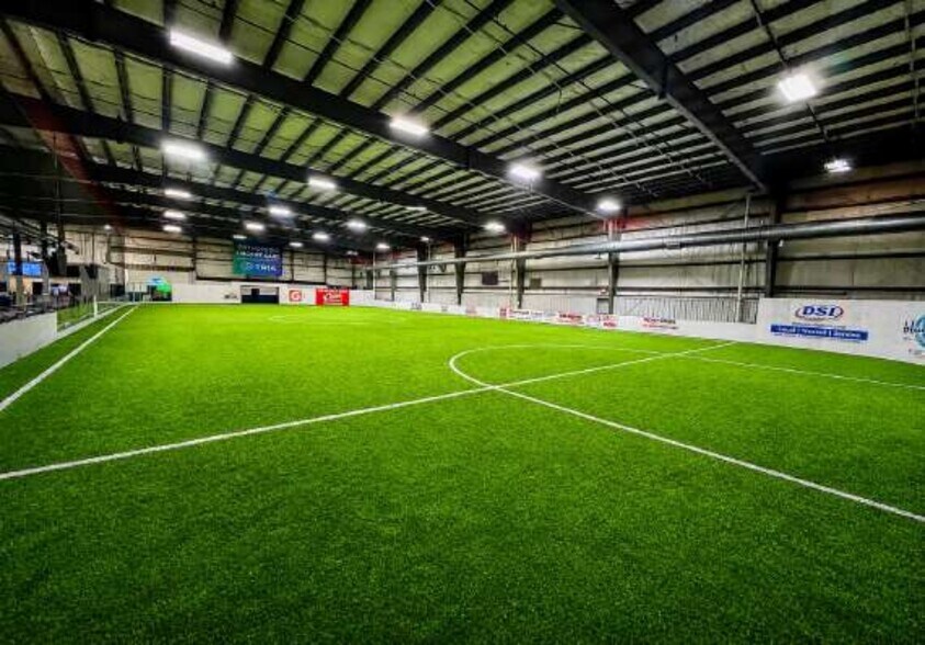 More Photos Of 3601 145th St, Burnsville Sports And Entertainment For Lease