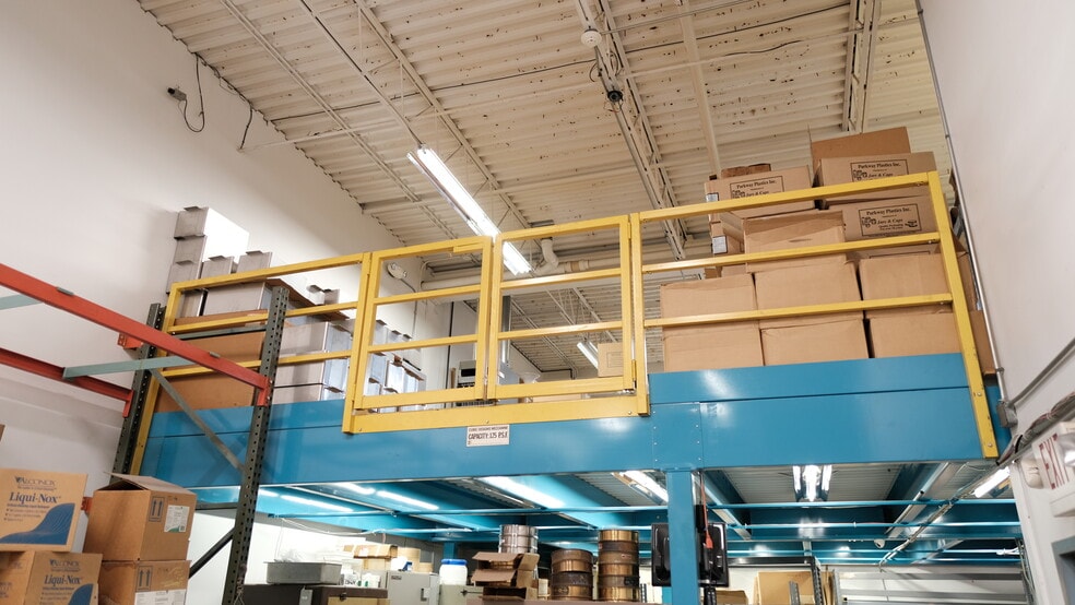 More Photos Of 130 Lenox Ave, Stamford Warehouse For Sale