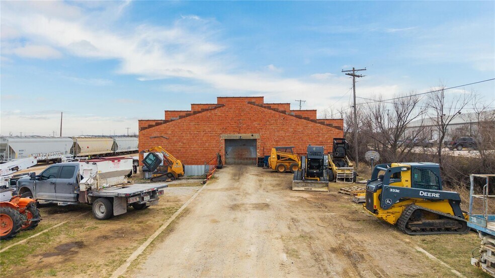 More Photos Of 1403 Blake Dr, Brownwood Warehouse For Sale