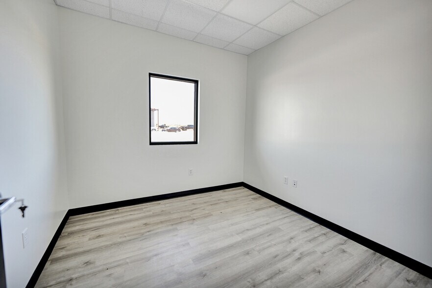 More Photos Of 5902 County Rd 135 rd, Midland Warehouse For Lease