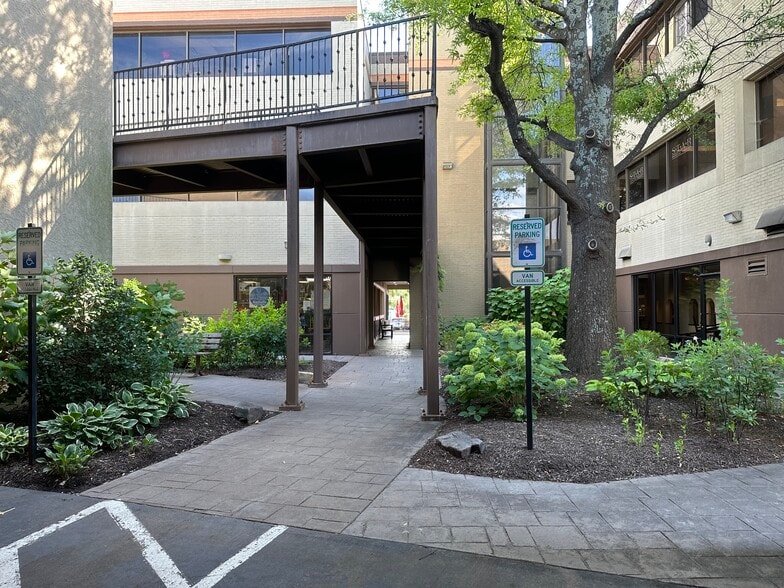 More Photos Of 2002 Richard Jones Rd, Nashville Medical For Lease