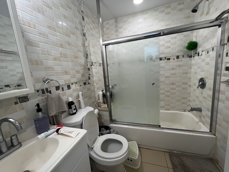 More Photos Of 604 W York St, Philadelphia Storefront Retail Residential For Sale