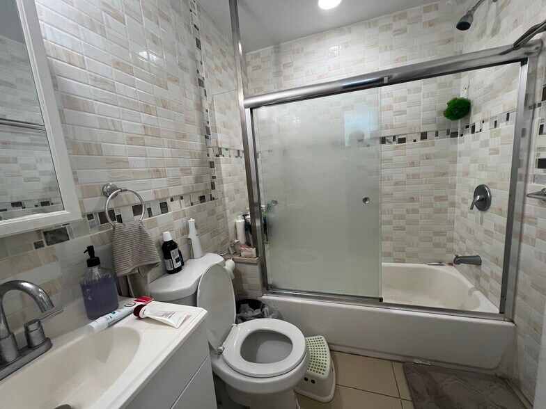 More Photos Of 604 W York St, Philadelphia Storefront Retail Residential For Sale